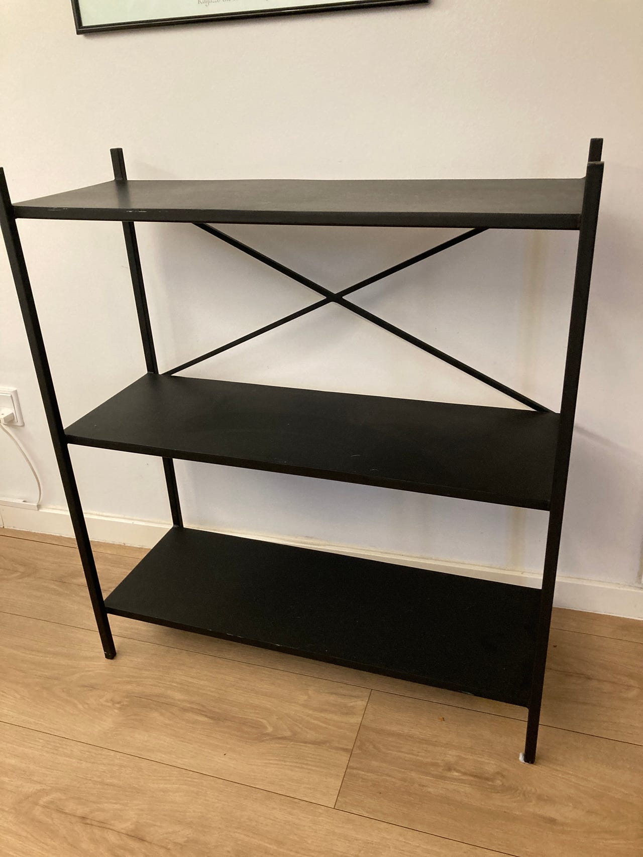 Sort reol i jern. | DBA