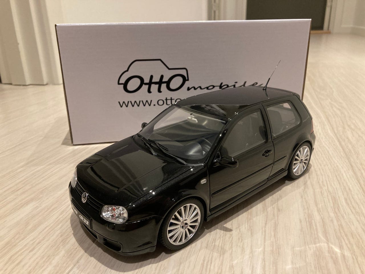 Volkswagen Golf IV R32 1/18 Ottomobile en résine