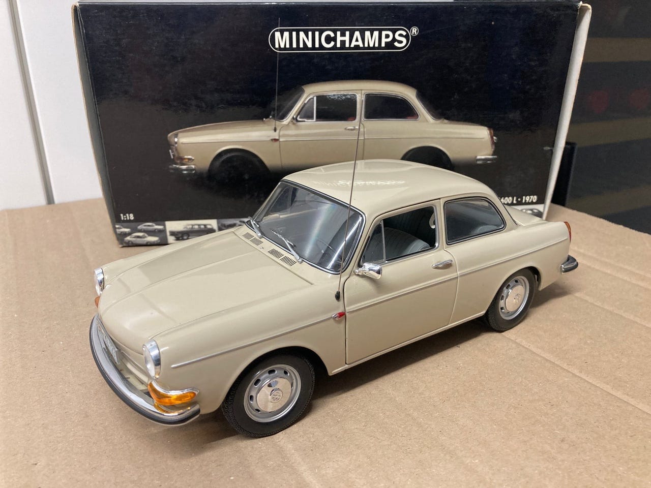 Modelbil, VW 1600 L Sedan 1970 1/18, skala 1:18 | DBA