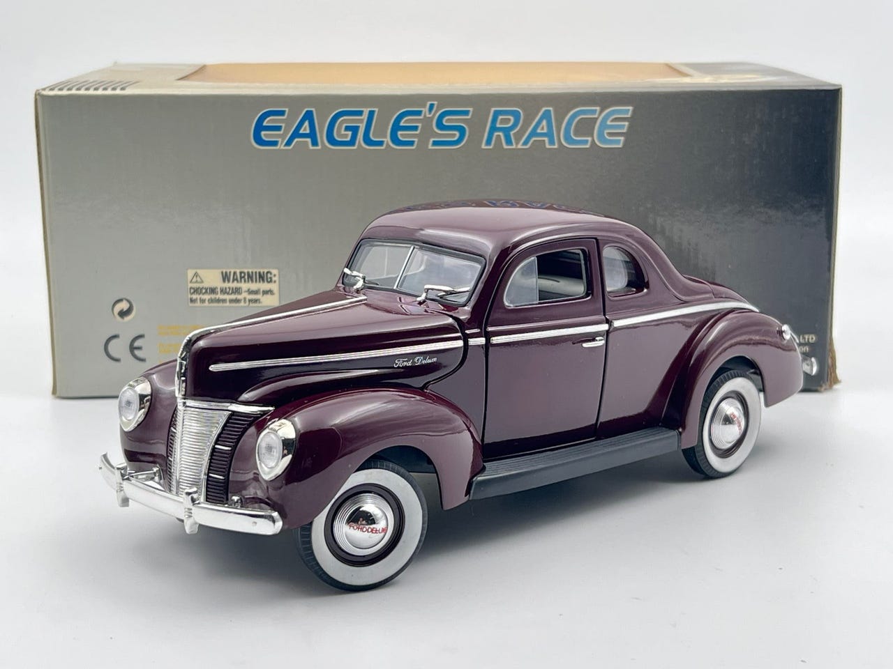 Modelbil, 1940 Ford Deluxe Coupe, skala 1:18 | DBA