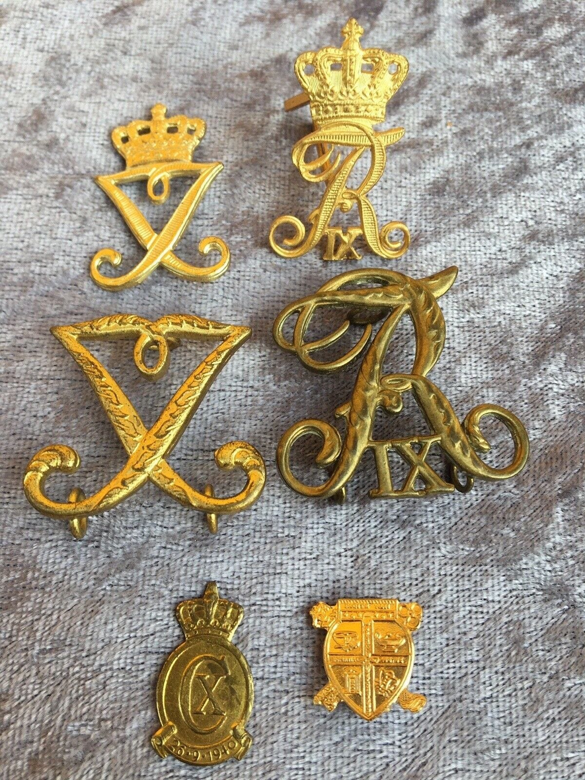 Forskellige meget gamle Konge emblemer mm FRA 25,-/stk | DBA
