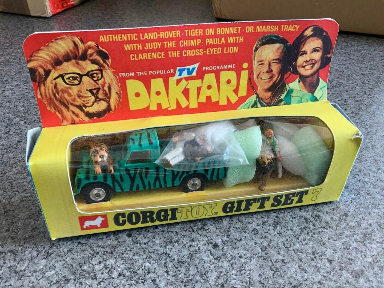 VINTAGE CORGI 438 Daktari Land Rover 109 WB From GS7 - with extras as described £26.70 - UK