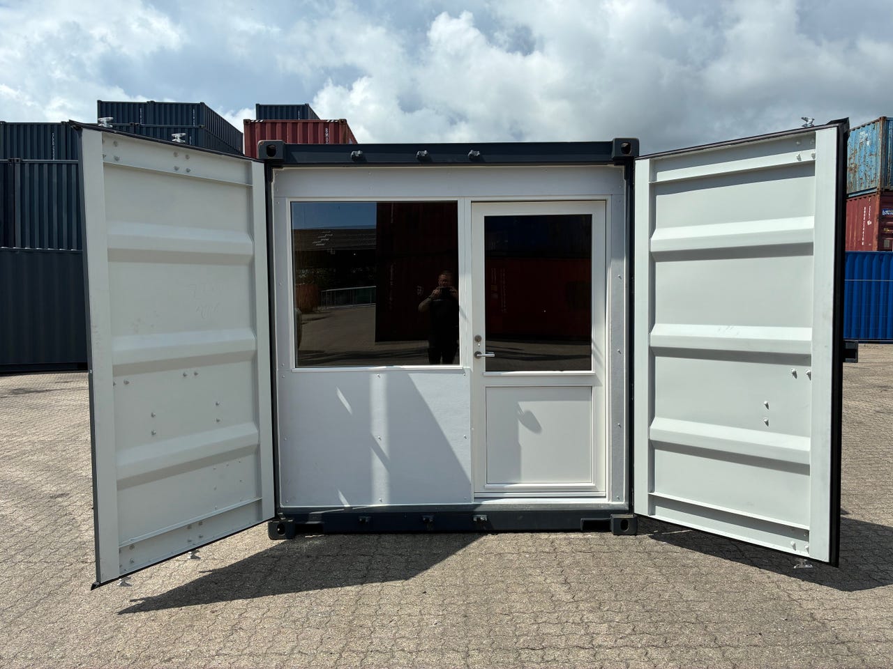 20 fods Container - Isoleret Med dør og vindue | DBA