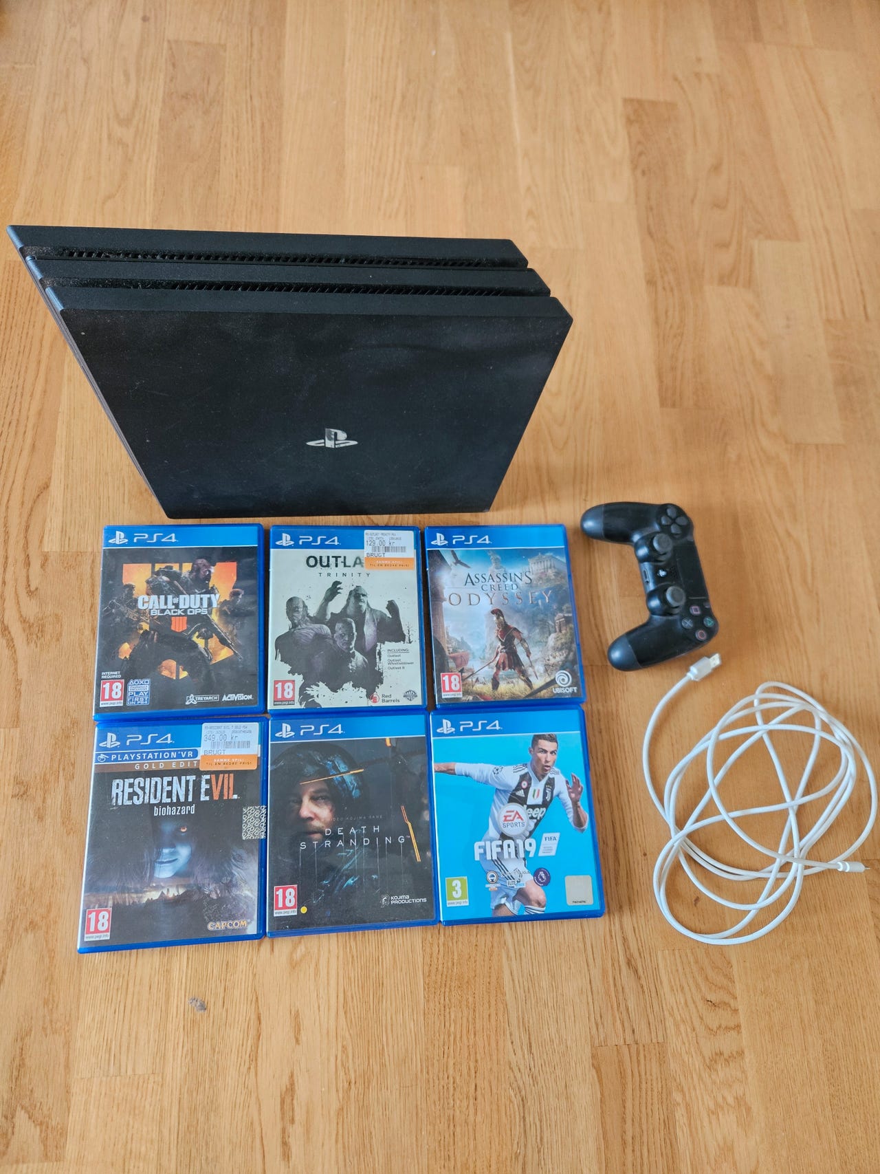 PS4 pro m. 6 spil | DBA