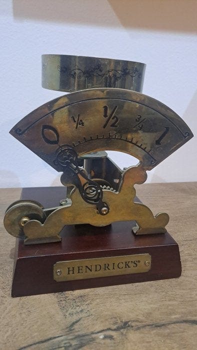hendricks - hendricks - Vægt - Messing, Træ - Glorificerende skala | DBA