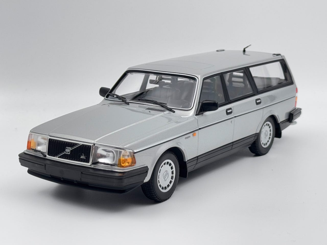 1986 Volvo 240 GL Break / Stationcar - 1:18 | DBA