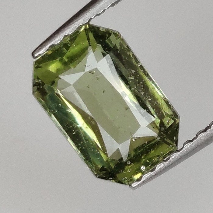 1 pcs Grøn Safir - 1.46 ct - Antwerp Laboratory for Gemstone Testing ...