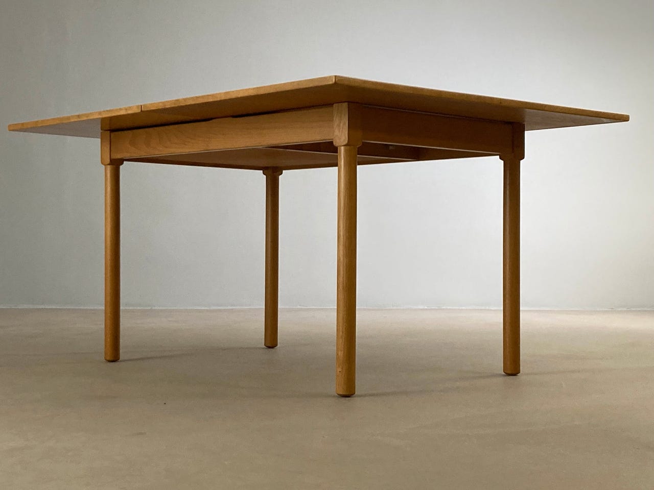 Børge Mogensen sofabord af Fritz Hansen i bøg klapbord messing