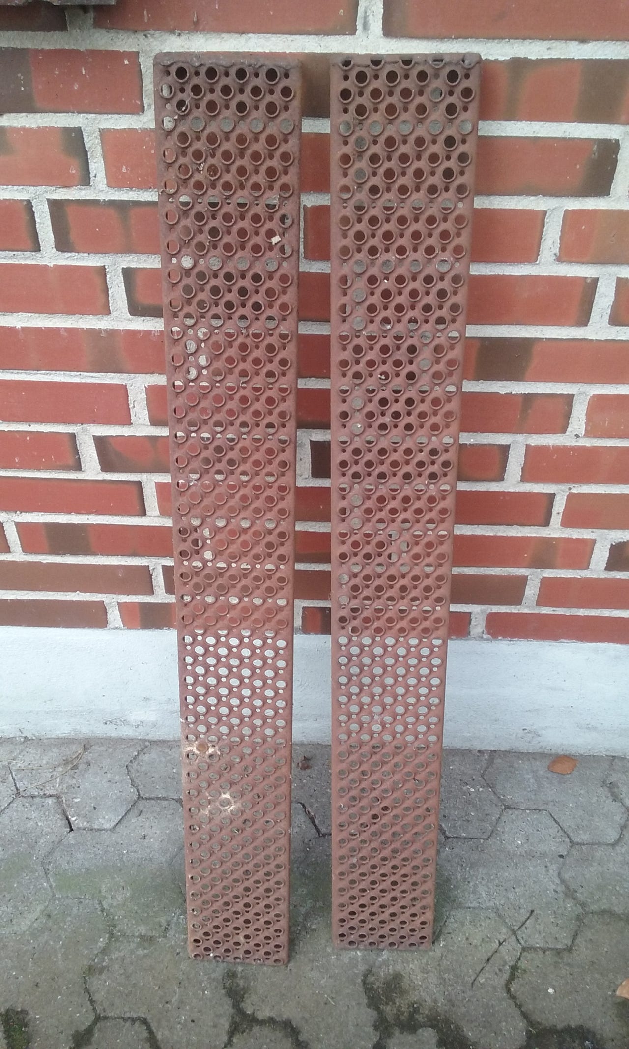 2 stk metal køreramper / metal riste - måler ca 12,5 X 101 cm | DBA