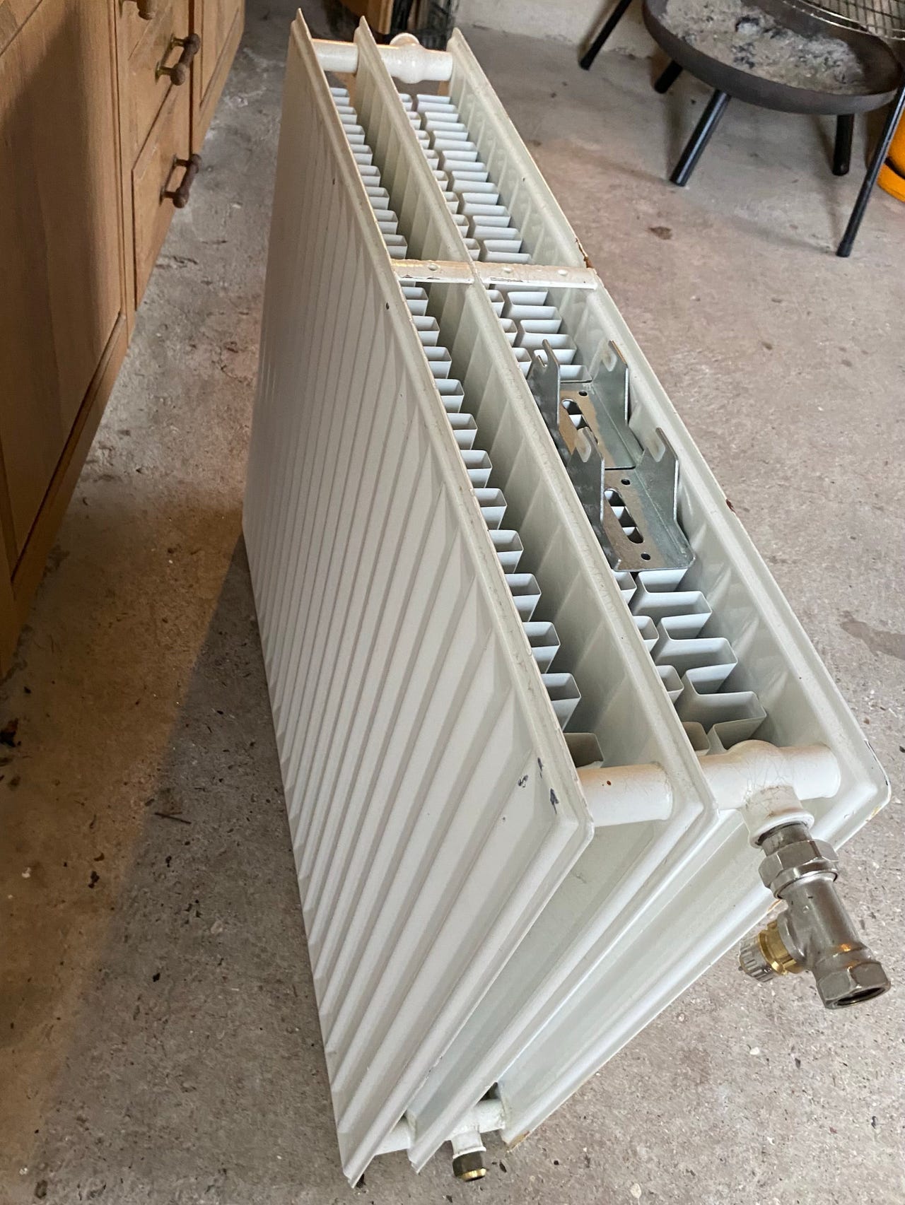 Radiator 3-panel, hvid med termostatventil | DBA