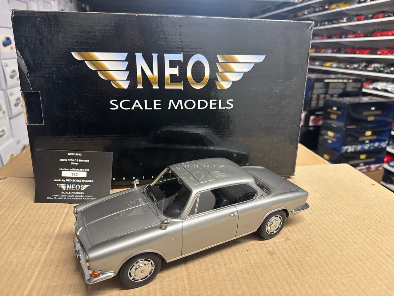 BMW 3200 CS Bertone 1/18 1:18 Modelbil Sølv | DBA