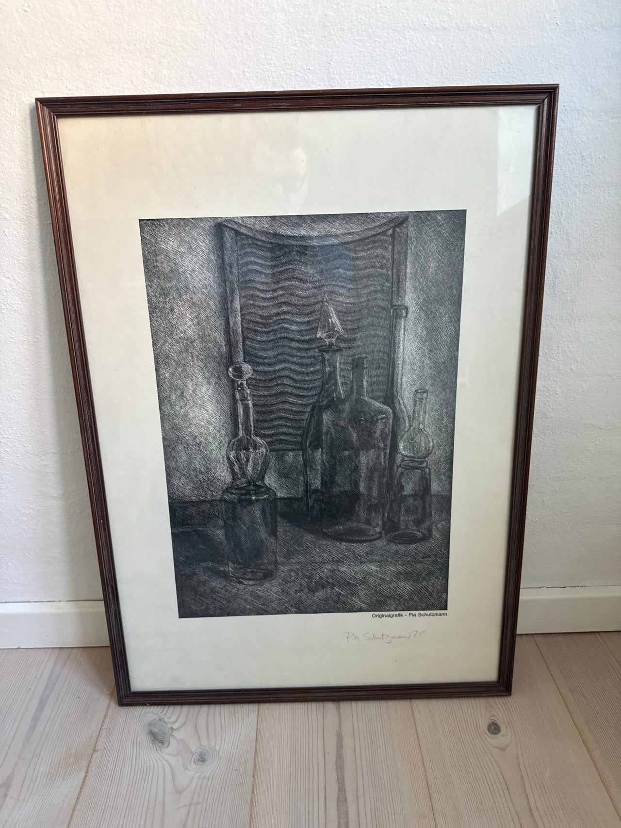 Signeret Kunsttryk Stilleben i Sort/Hvid med Ramme | DBA