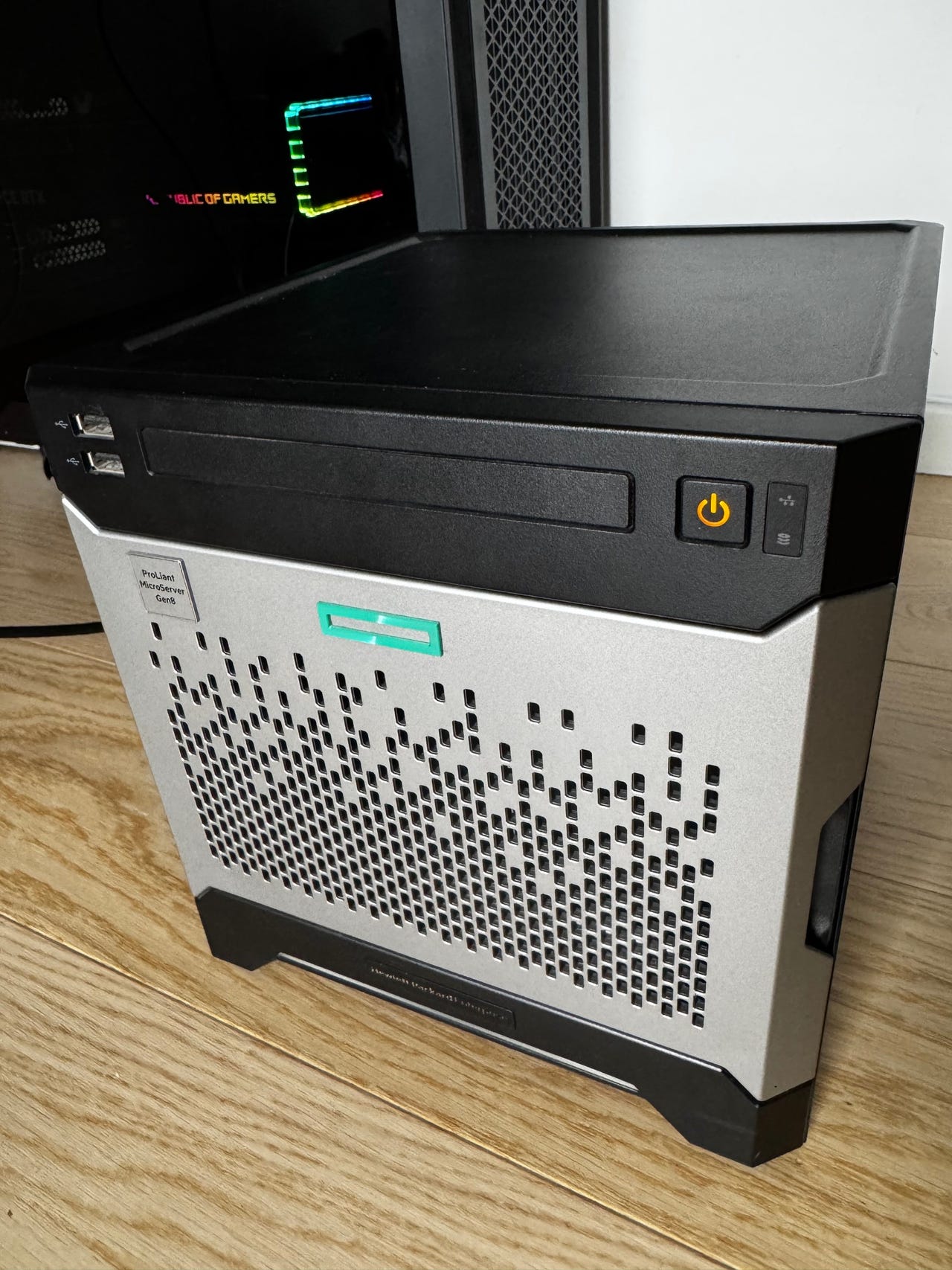 HPE Proliant Microserver Gen8 (Xeon, Quadro P620, 16Gb RAM, 36,5TB