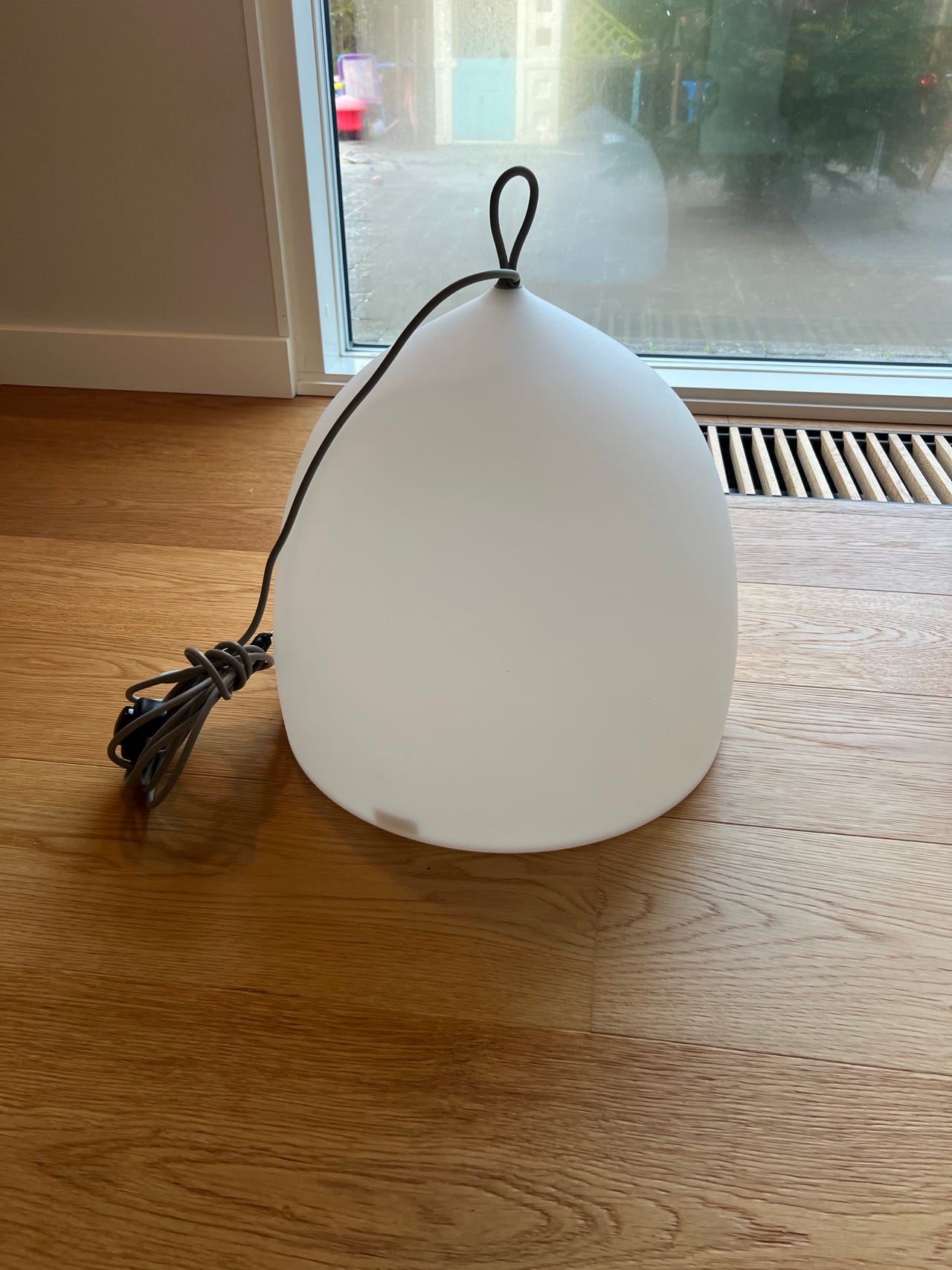 Fritz Hansen Suspence Nomad Gulvlampe med Grå Ledning | DBA