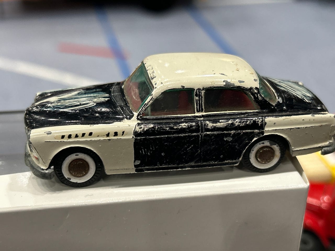 Tekno Volvo Amazon modelbil metal sort og hvid | DBA