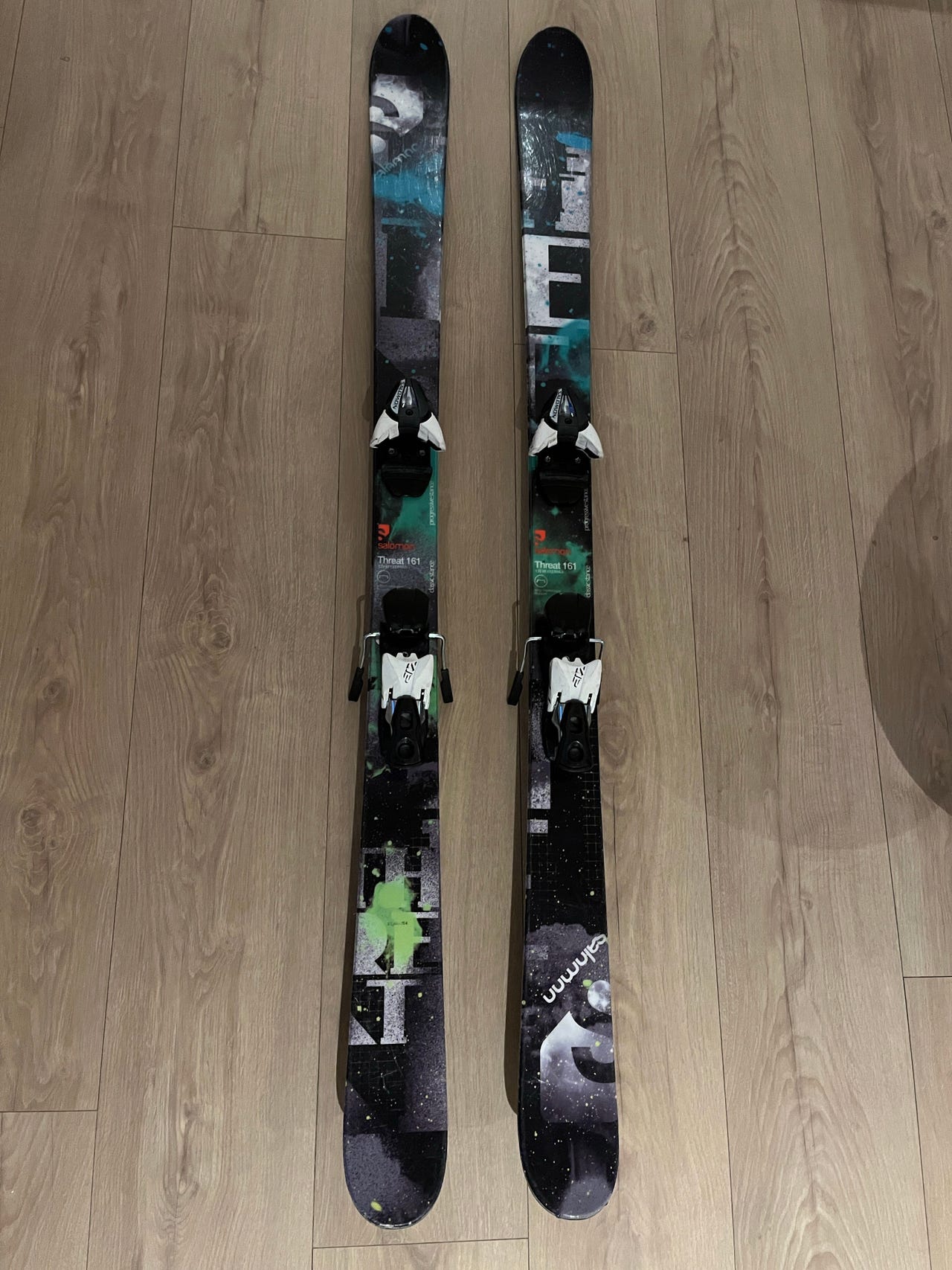 Salomon Threat Freestyle-ski (161 cm) – Twin-tip til park og piste