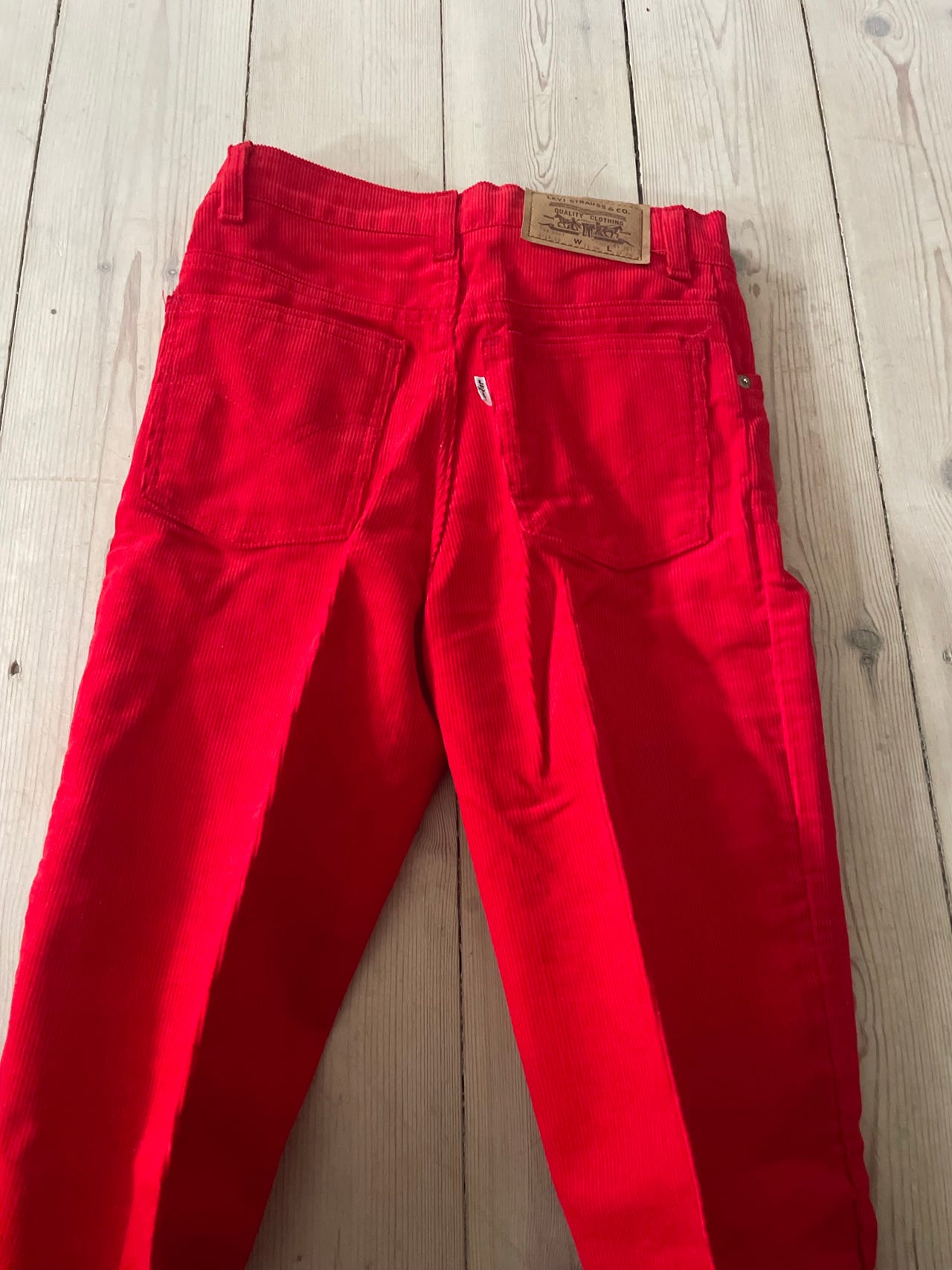 Levi's bukser fløjl rød W28 S dame | DBA