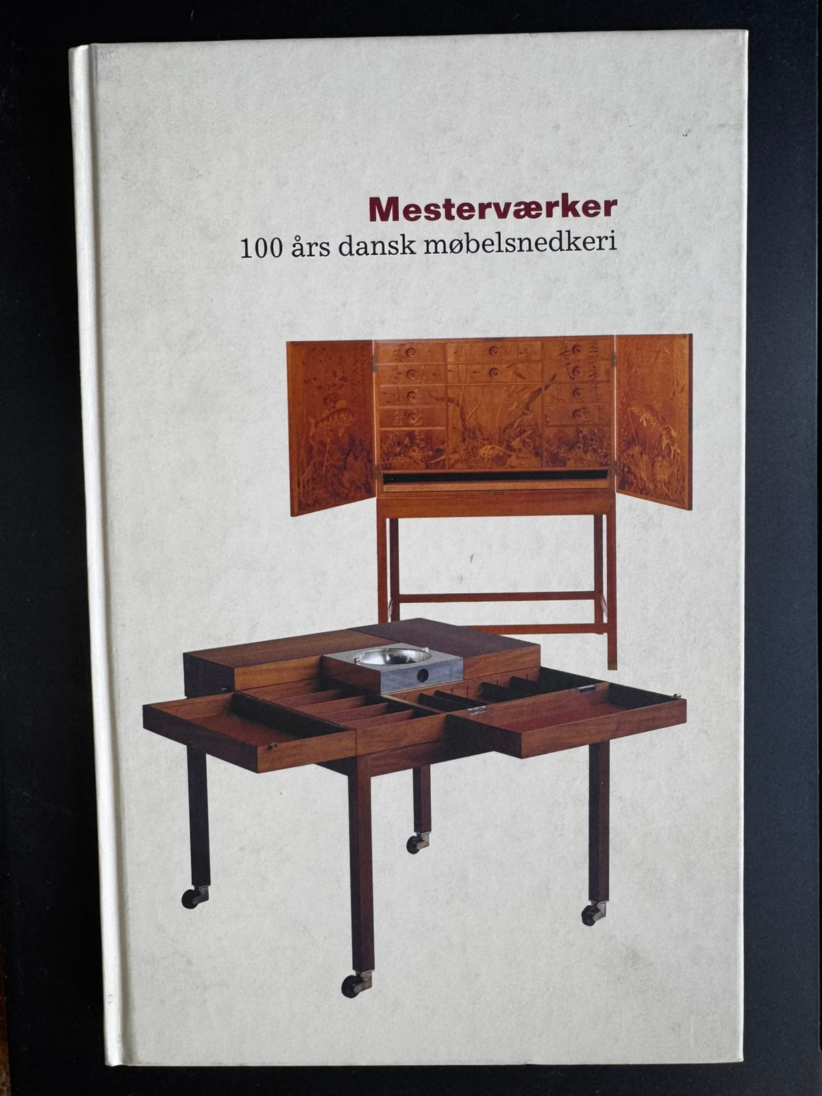 Mesterværker: 100 års danskmøbelsnedkeri 🪑MESTERVÆRKER - 100 års dansk møbelsnedkeri * Bodil Busk Laursen