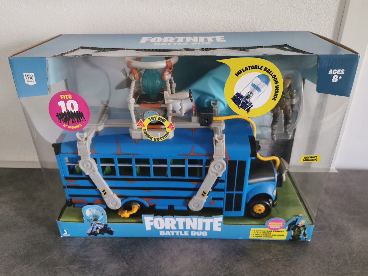 Fortnite Battle Bus med actionfigur Recruit Jonesy - Komplet og
