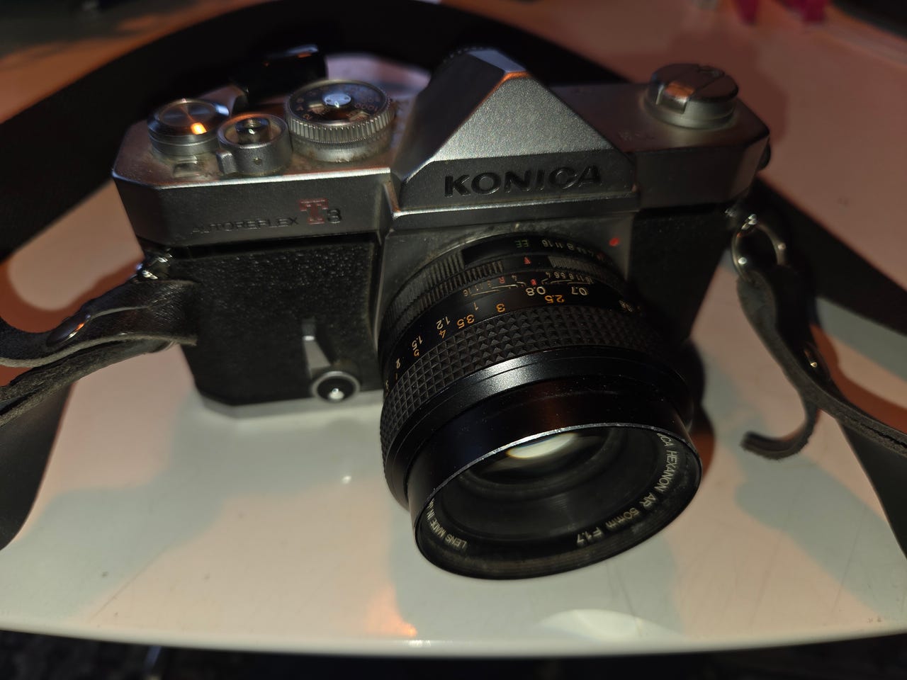 Konica Autoreflex T3 analog spejlreflekskamera med Hexanon AR 50mm