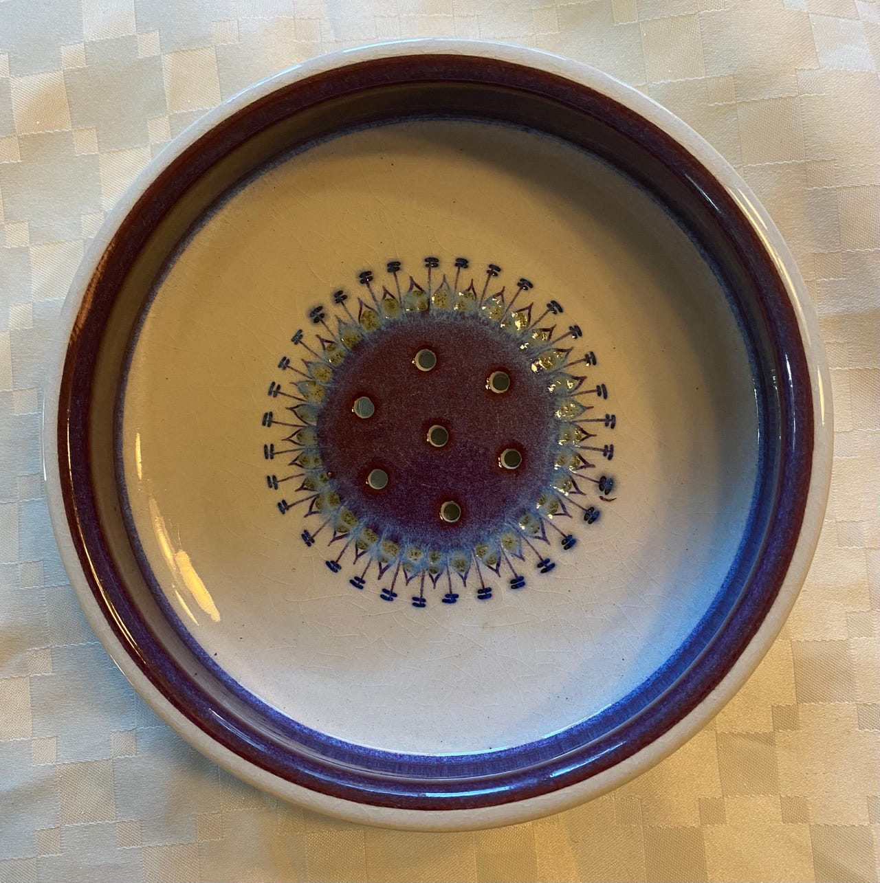 Aluminia, Tenera, jordbærskål . Designet af Berte Jessen. Skål Nr