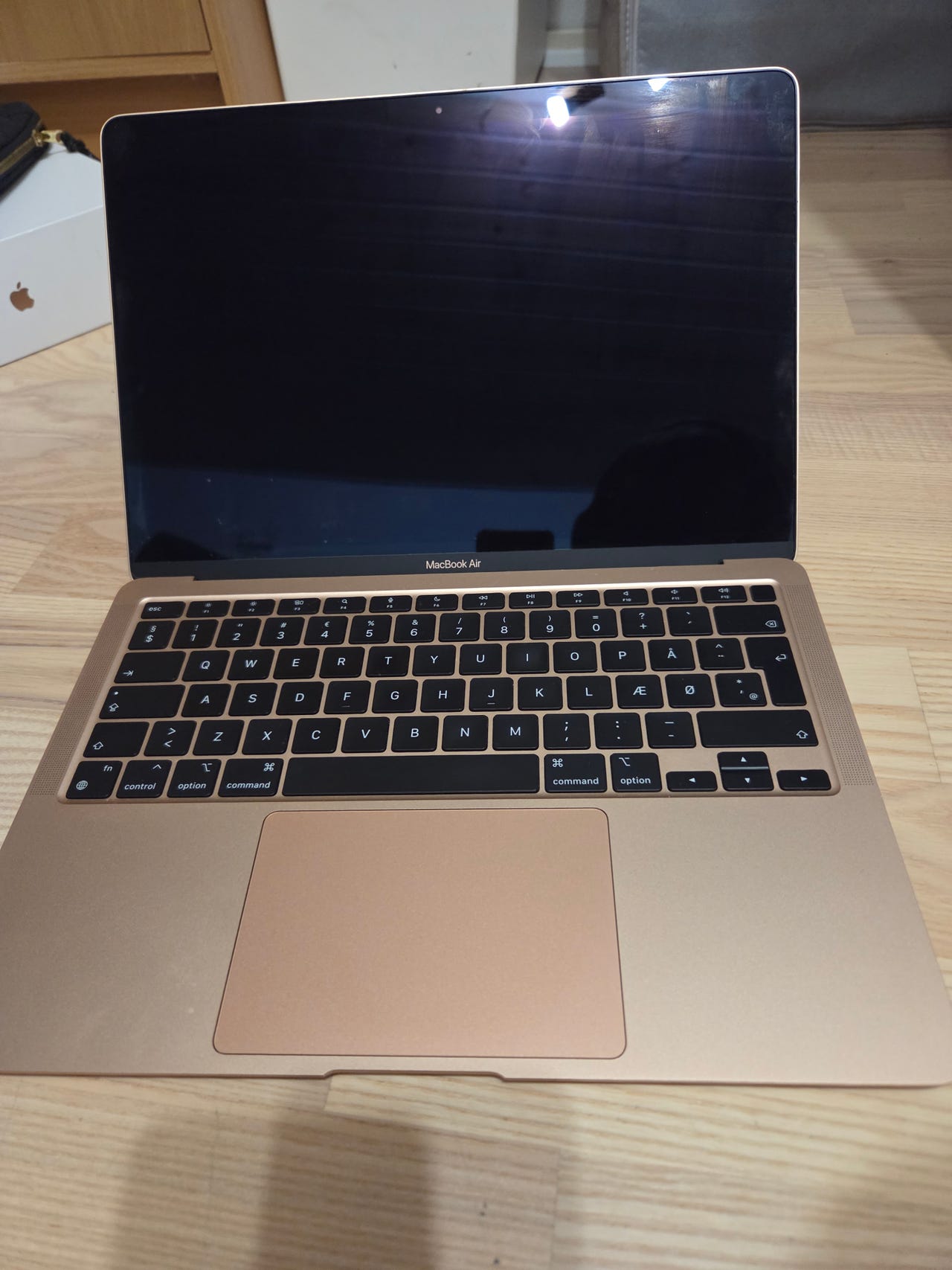MacBook Air 13” M1 2020 Gold – 8GB / 256GB – kvittering og