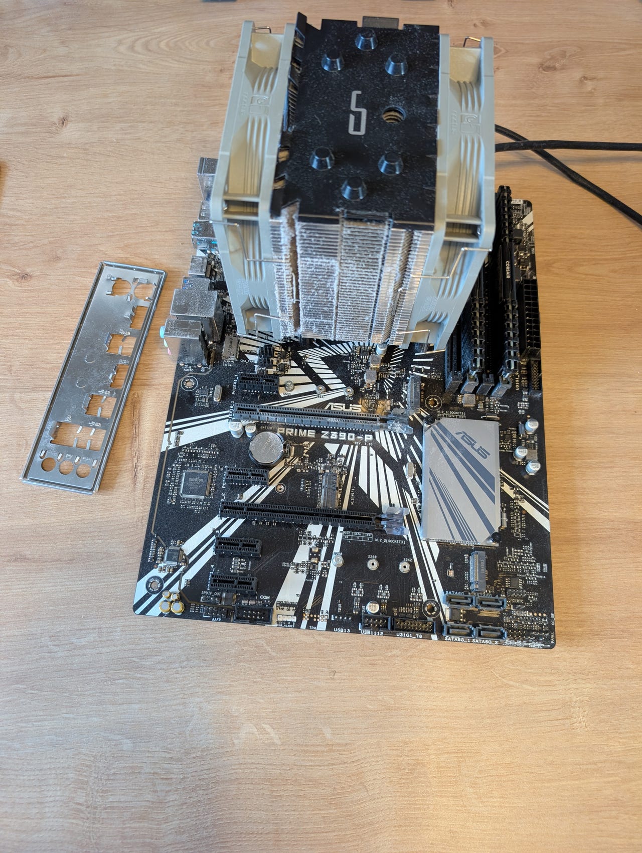 Intel i7 9700K, Nvidia RTX 2060, ASUS Prime Z390-P, Corsair 16gb