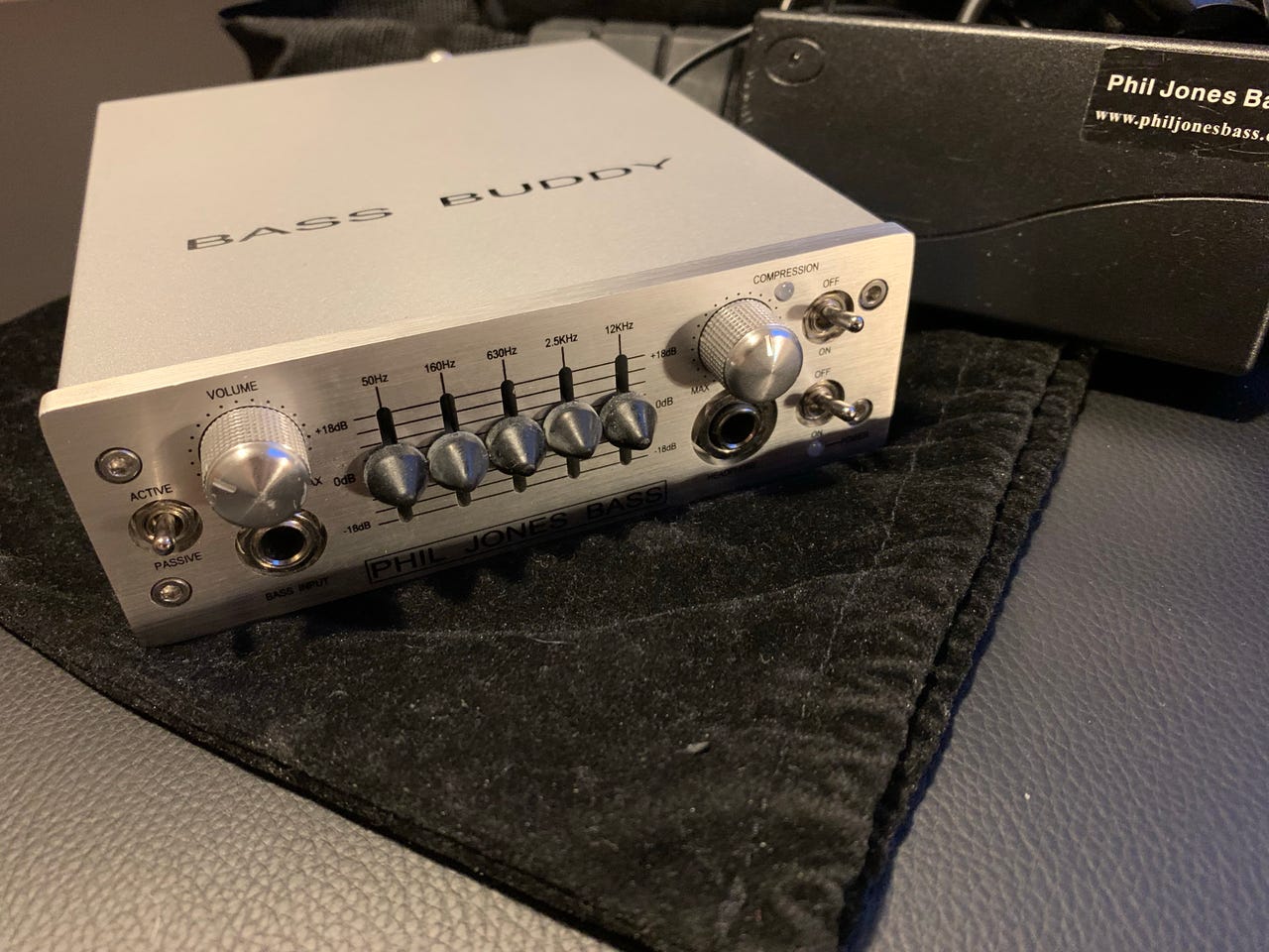 Phil Jones Bass Buddy, practiceamp / preamp | DBA