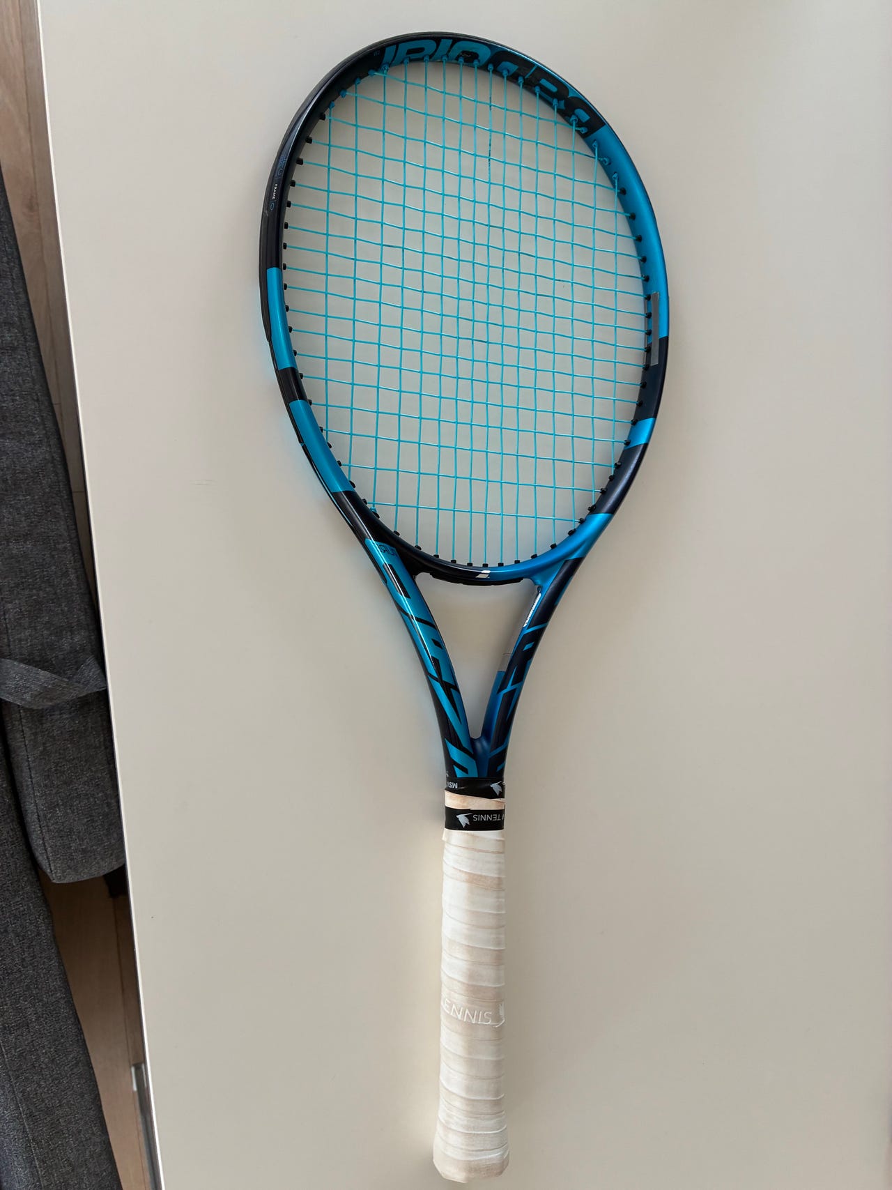 Babolat Pure Drive 300 gram i grip 2 | DBA
