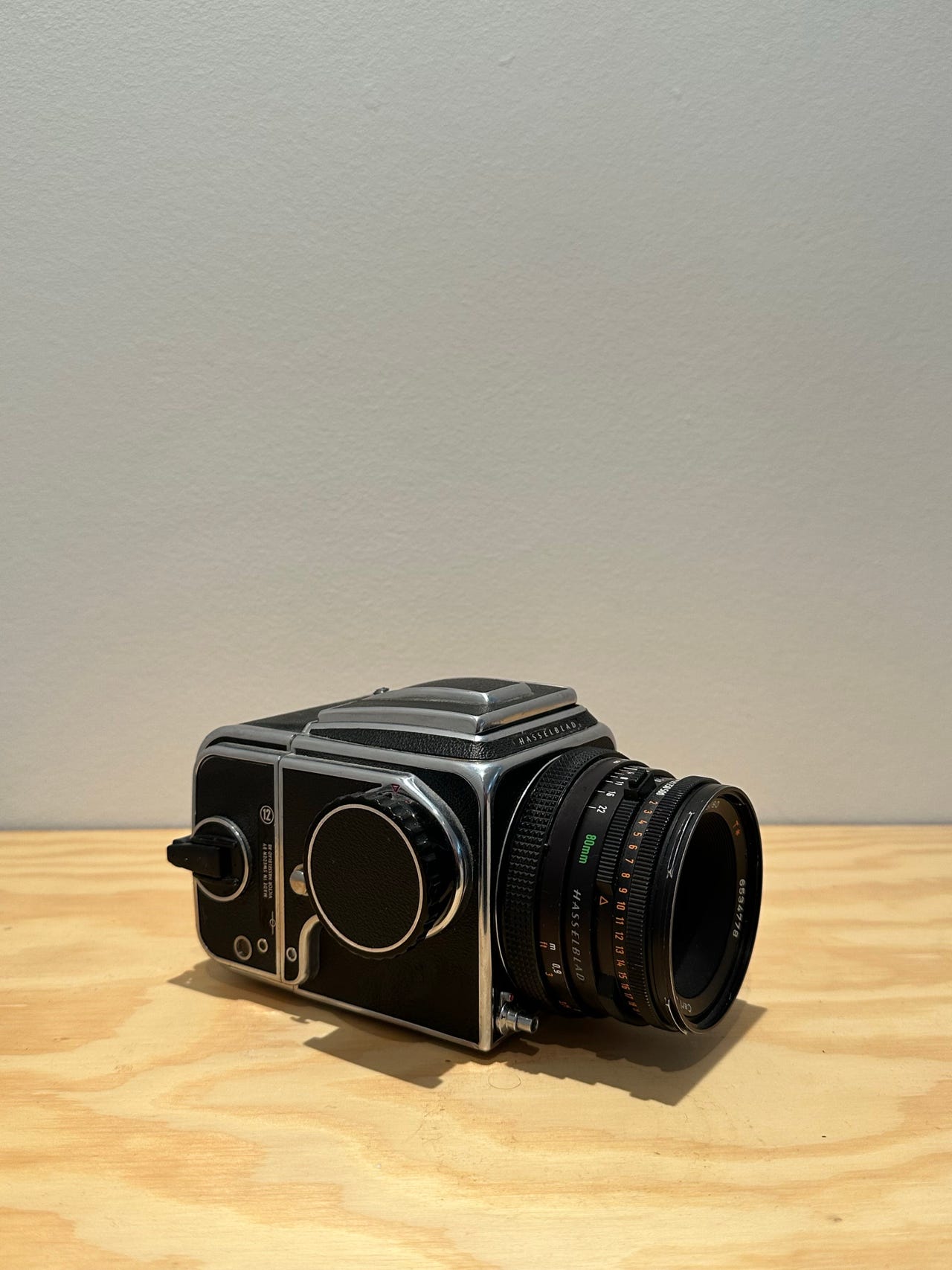 Hasselblad 500c with Zeiss planar 80mm f2,8 T* and A12 film back | DBA