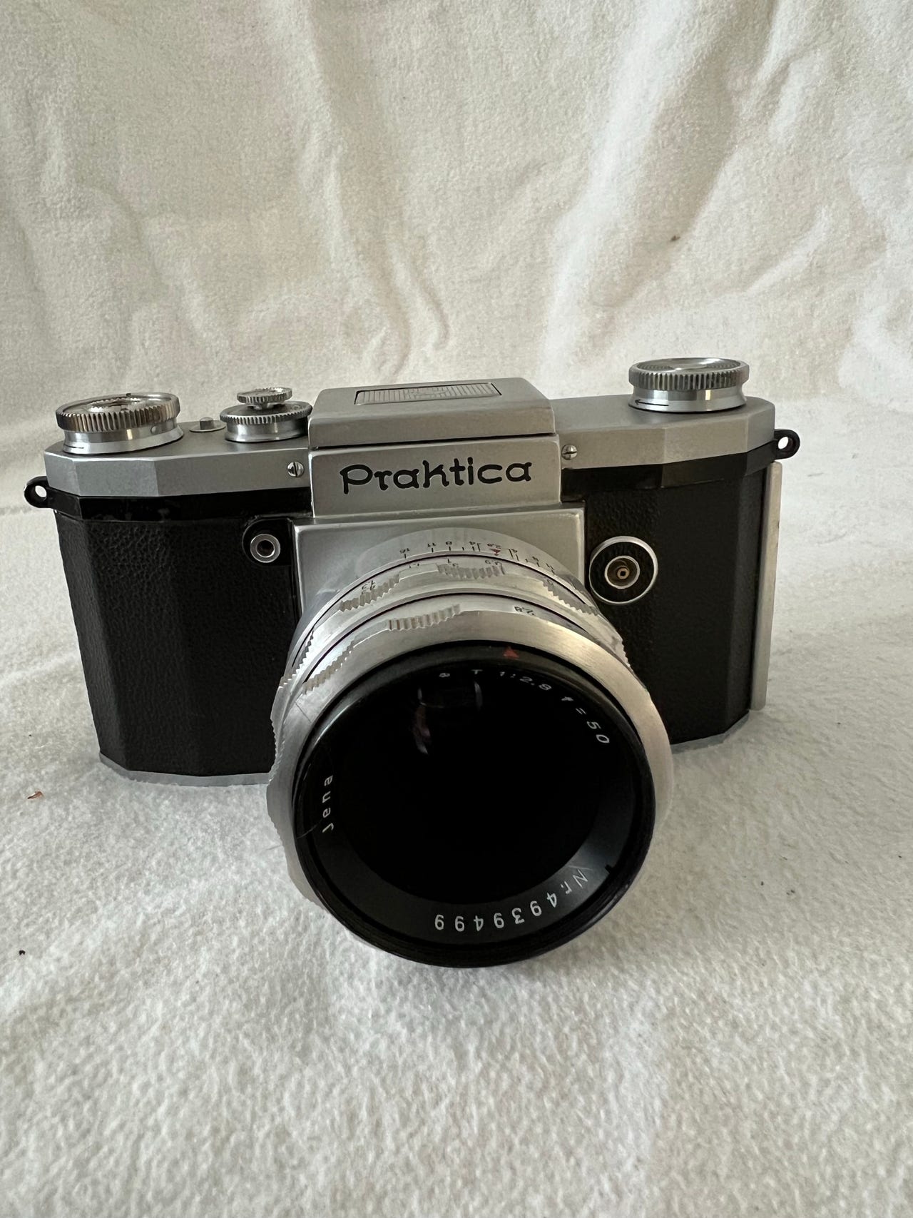 Praktica FX vintage film kamera med Carl Zeiss Jena Tessar 50mm f