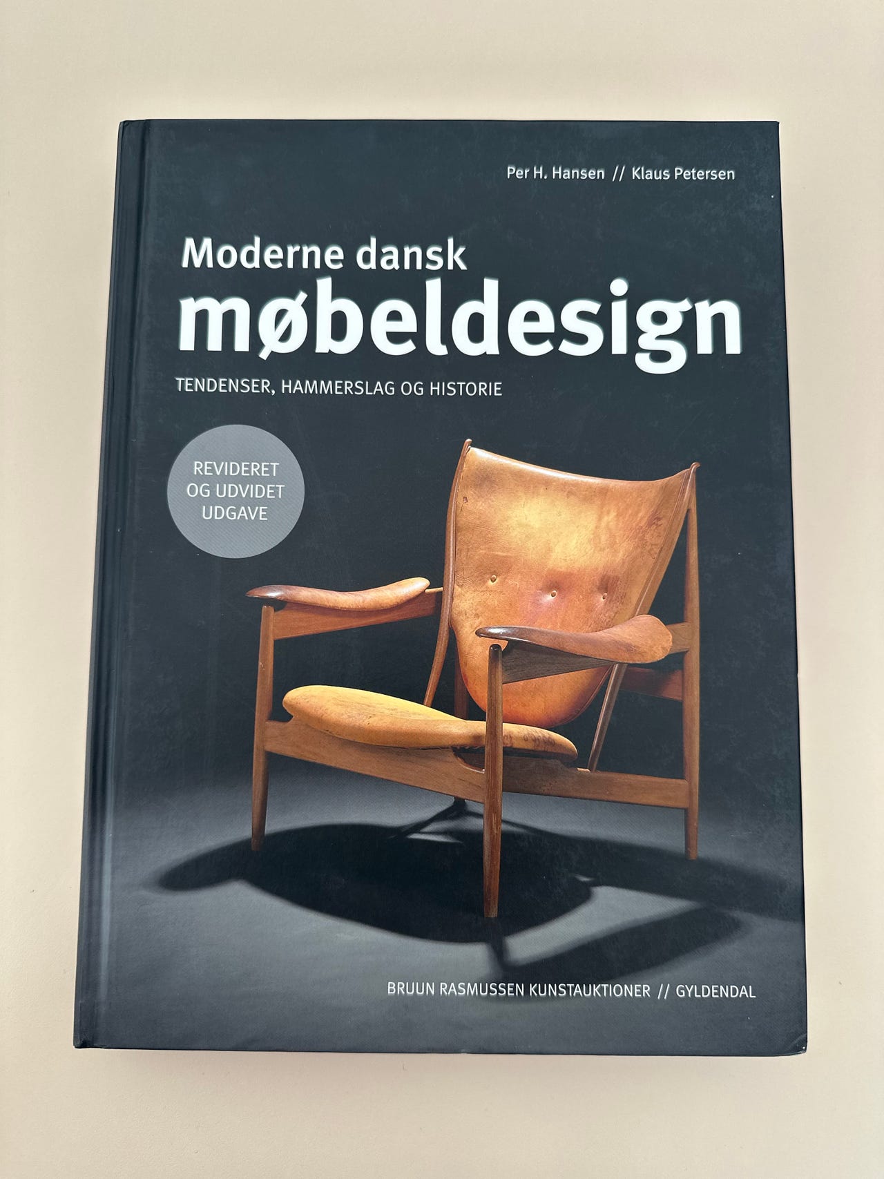 Moderne dansk møbeldesign bog