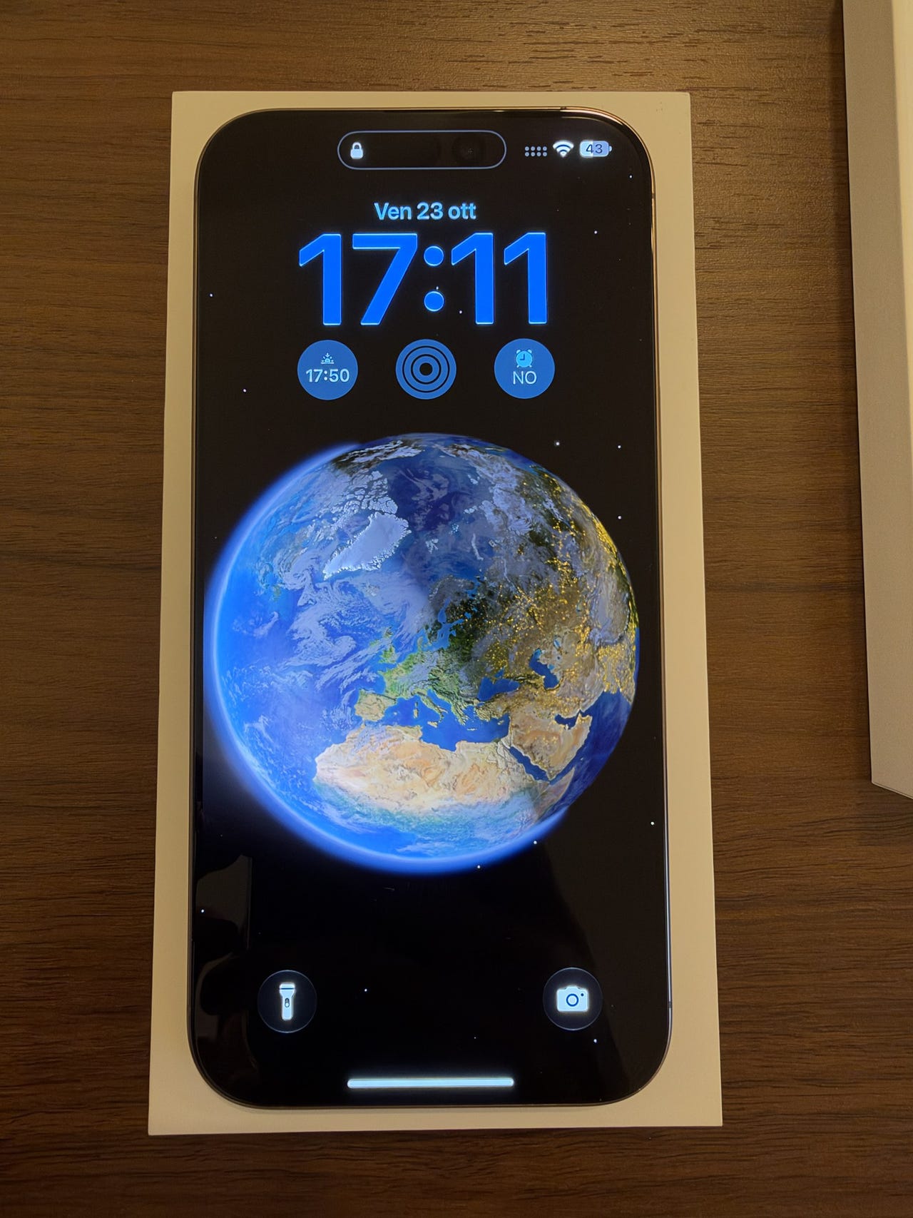 iPhone 16 Pro Max 1 TB Desert Titanium – som ny / like new + covers | DBA