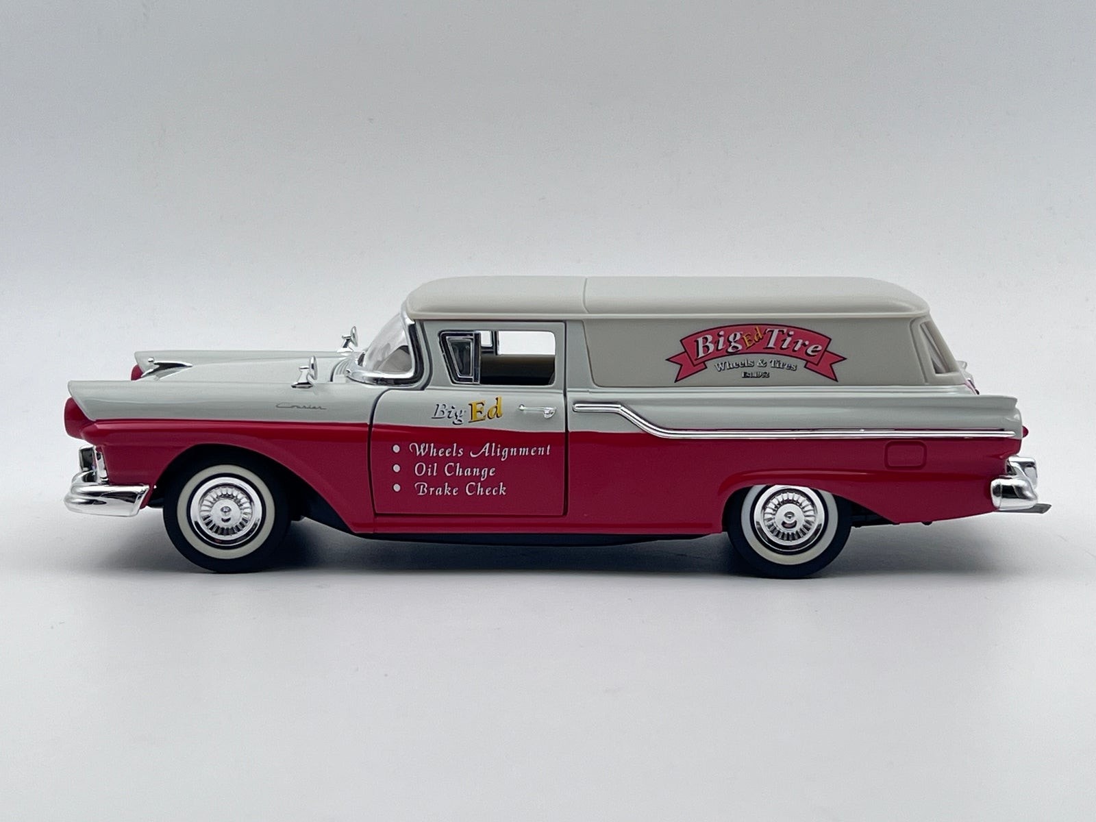 Modelbil, 1957 Ford Courier Sedan Delivery Van, skala 1:18 | DBA