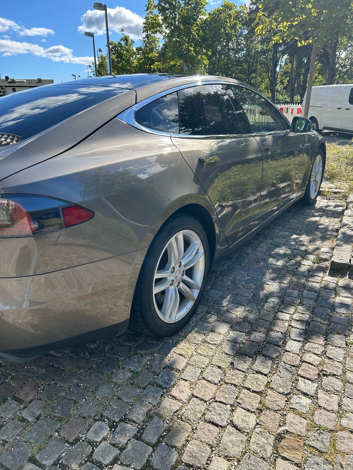 Tesla Model S til salg hos Nabilli