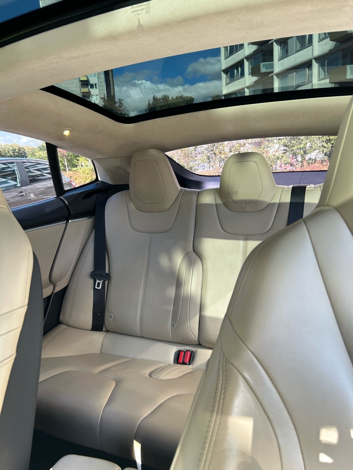 Tesla Model S til salg hos Nabilli