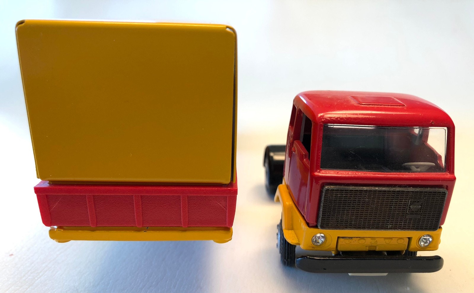 Tekno 1/43 – Camion Volvo F89 Transport Spedition ASG – Modèle Réduit N°425