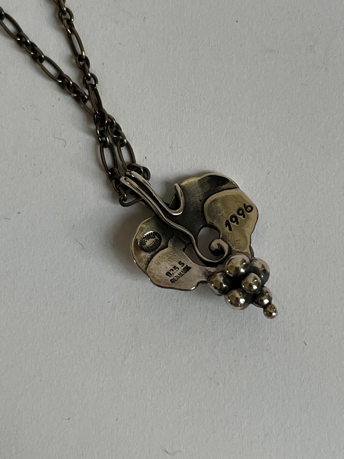 Georg Jensen halskæde 1996 Års smykke vedhæng med kæde udført i
