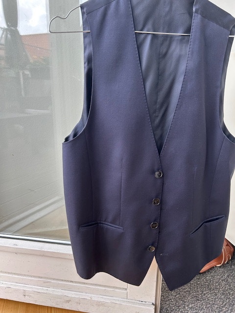 Hugo Boss Guabello super 120 jakkesæt med vest i Navy Blå | DBA