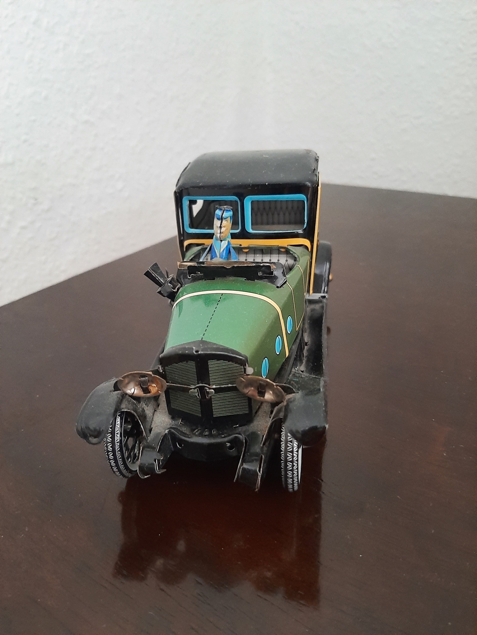 Tin wind-up limousine | DBA