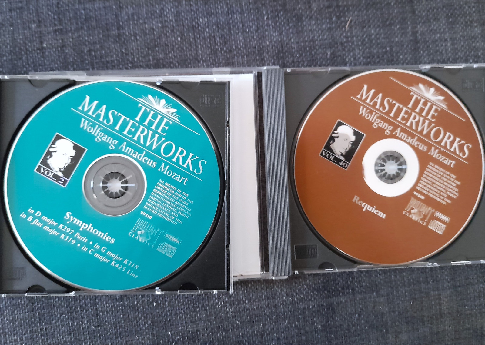 CD'er WOLFGANG AMADEUS MOZART THE MASTERWORKS 40 CD BOX. Som