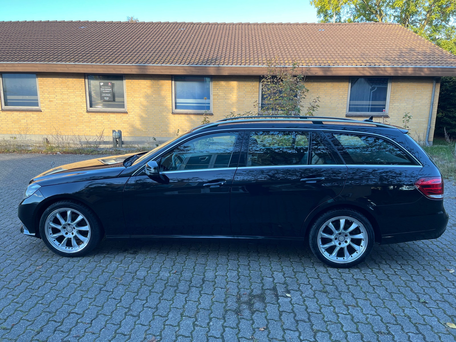 Mercedes E200 til salg hos Nabilli