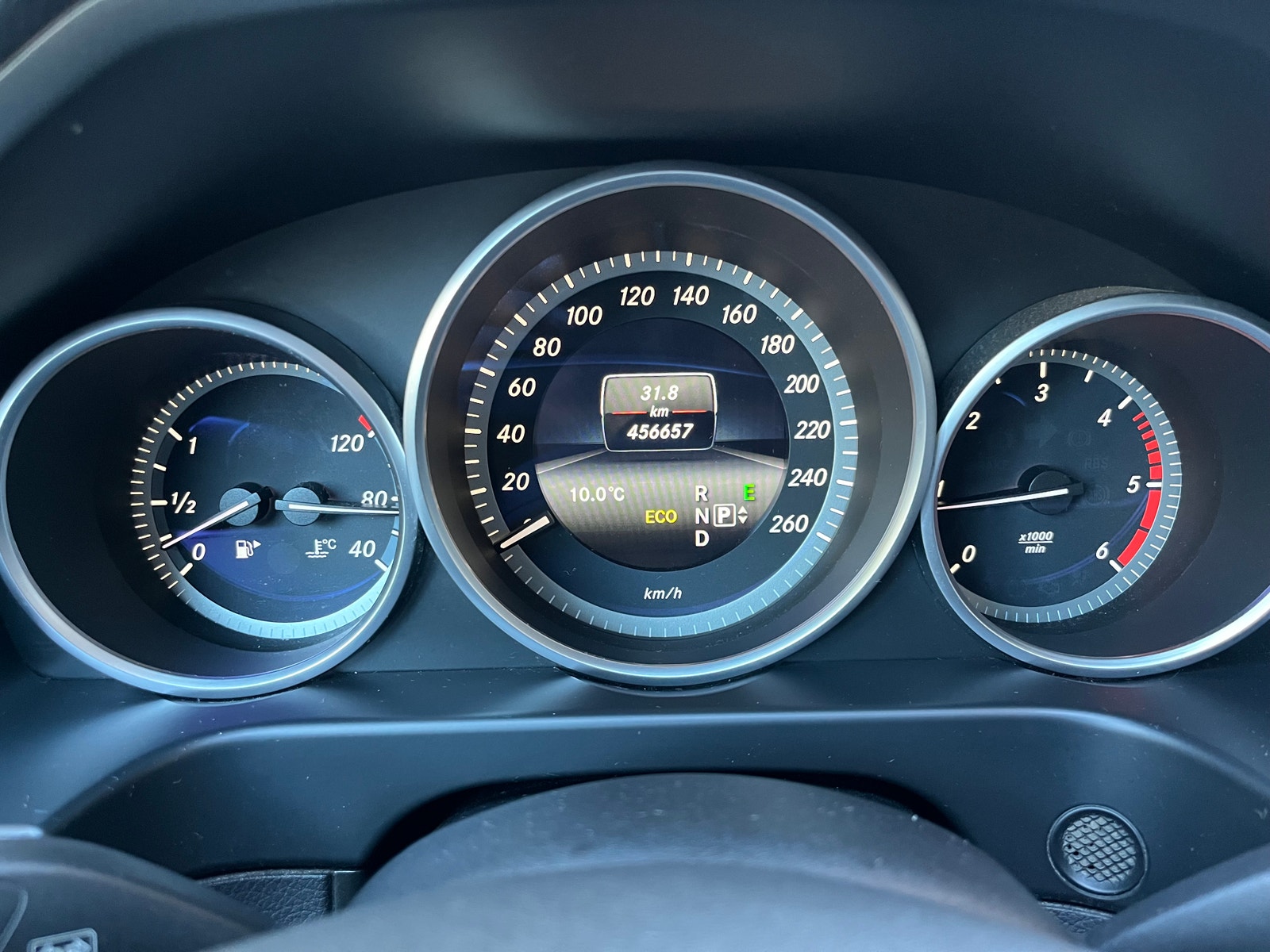 Mercedes E200 til salg hos Nabilli