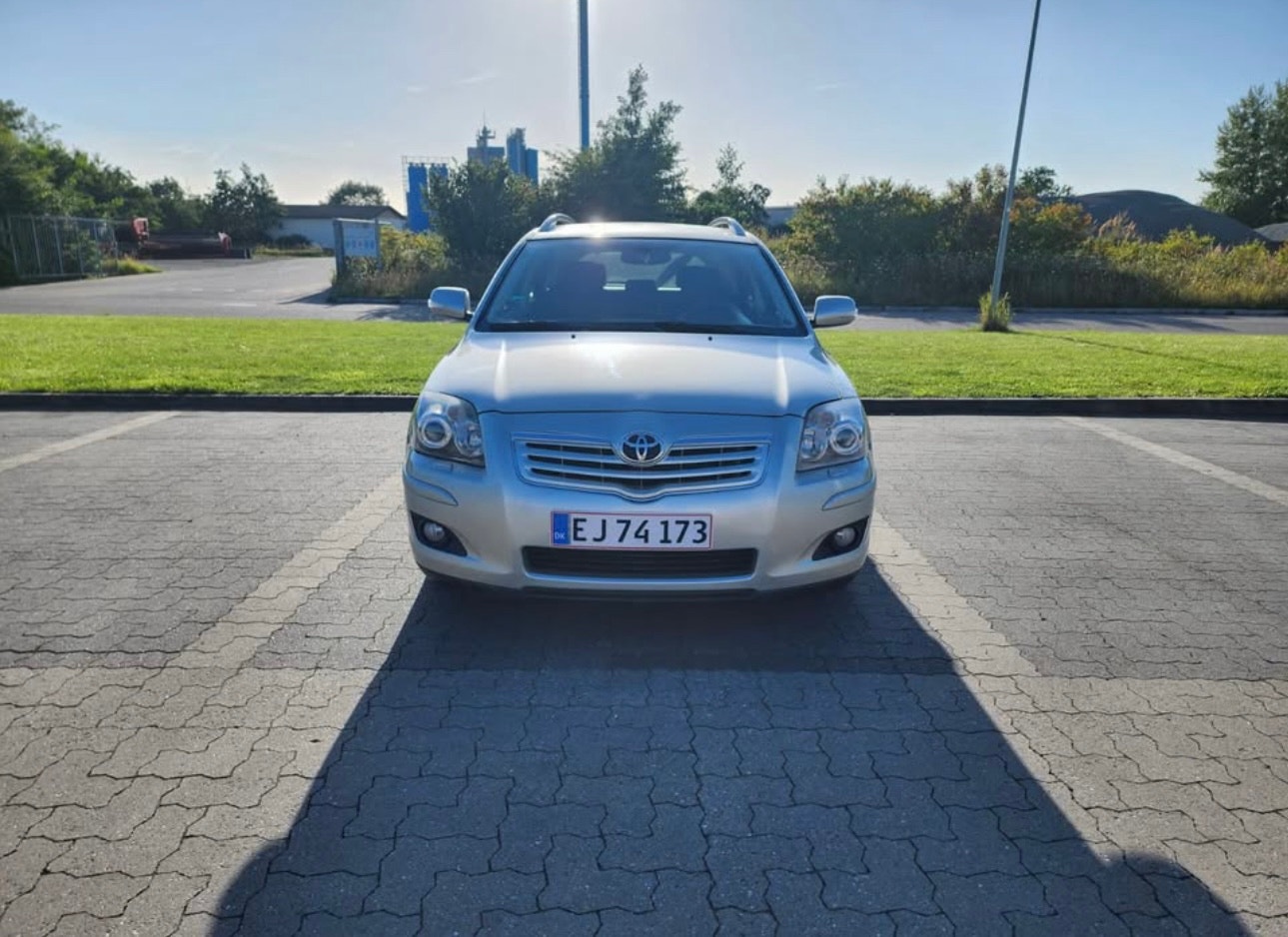Toyota Avensis – billede 8