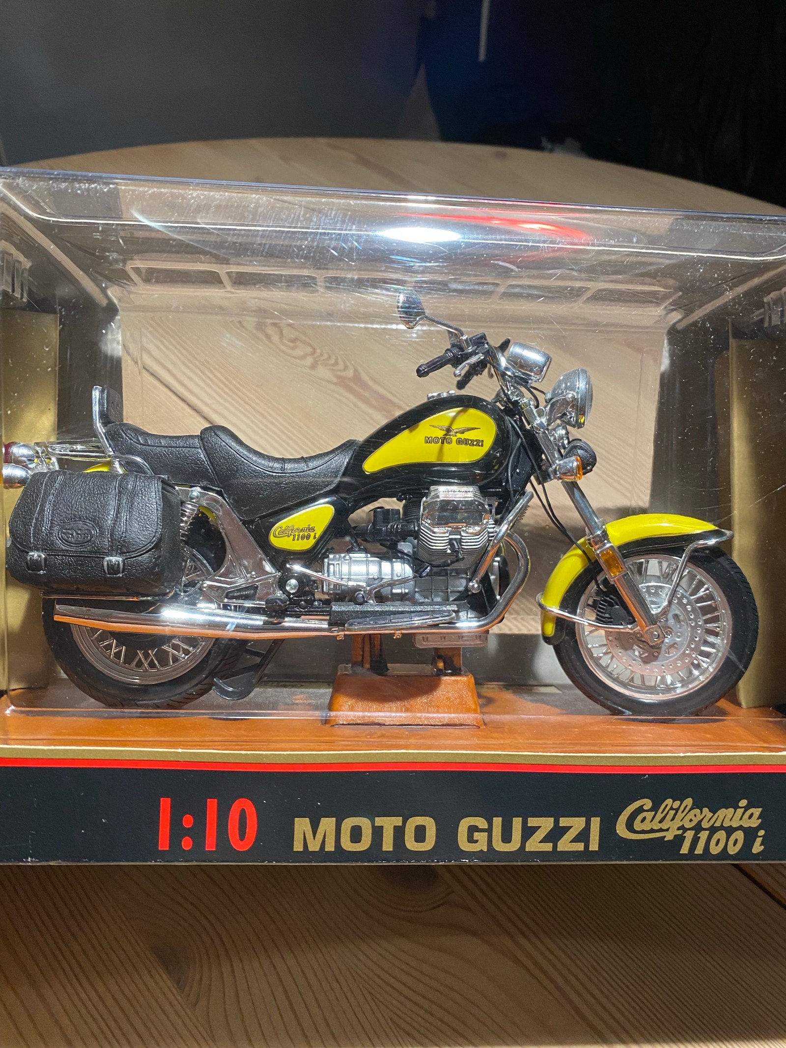 Maisto Moto Guzzi California 1100 modelmotorcykel 1:10 | DBA