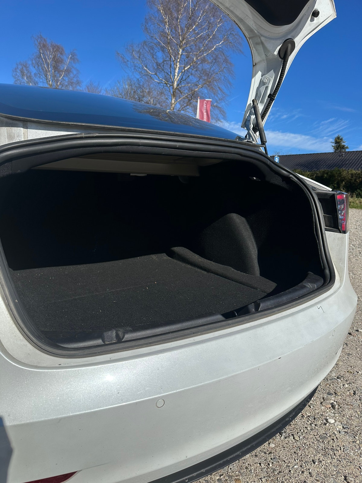 Tesla Model 3 til salg hos Nabilli
