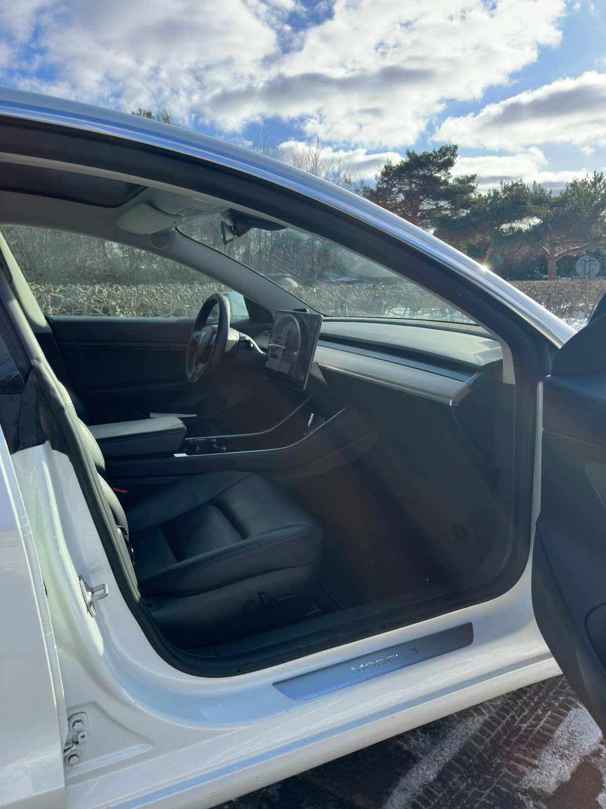 Tesla Model 3 til salg hos Nabilli