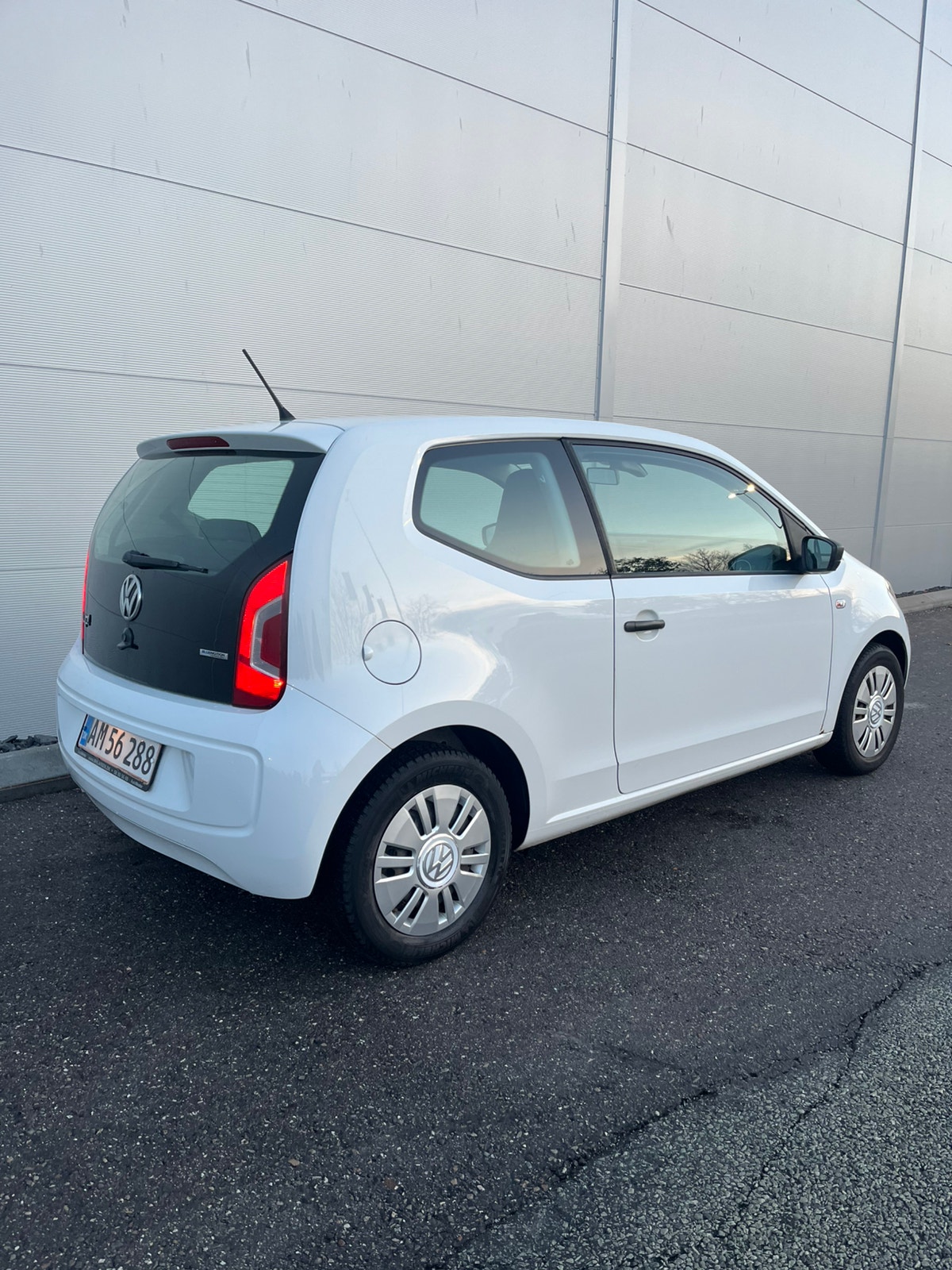 VW UP! til salg hos Nabilli