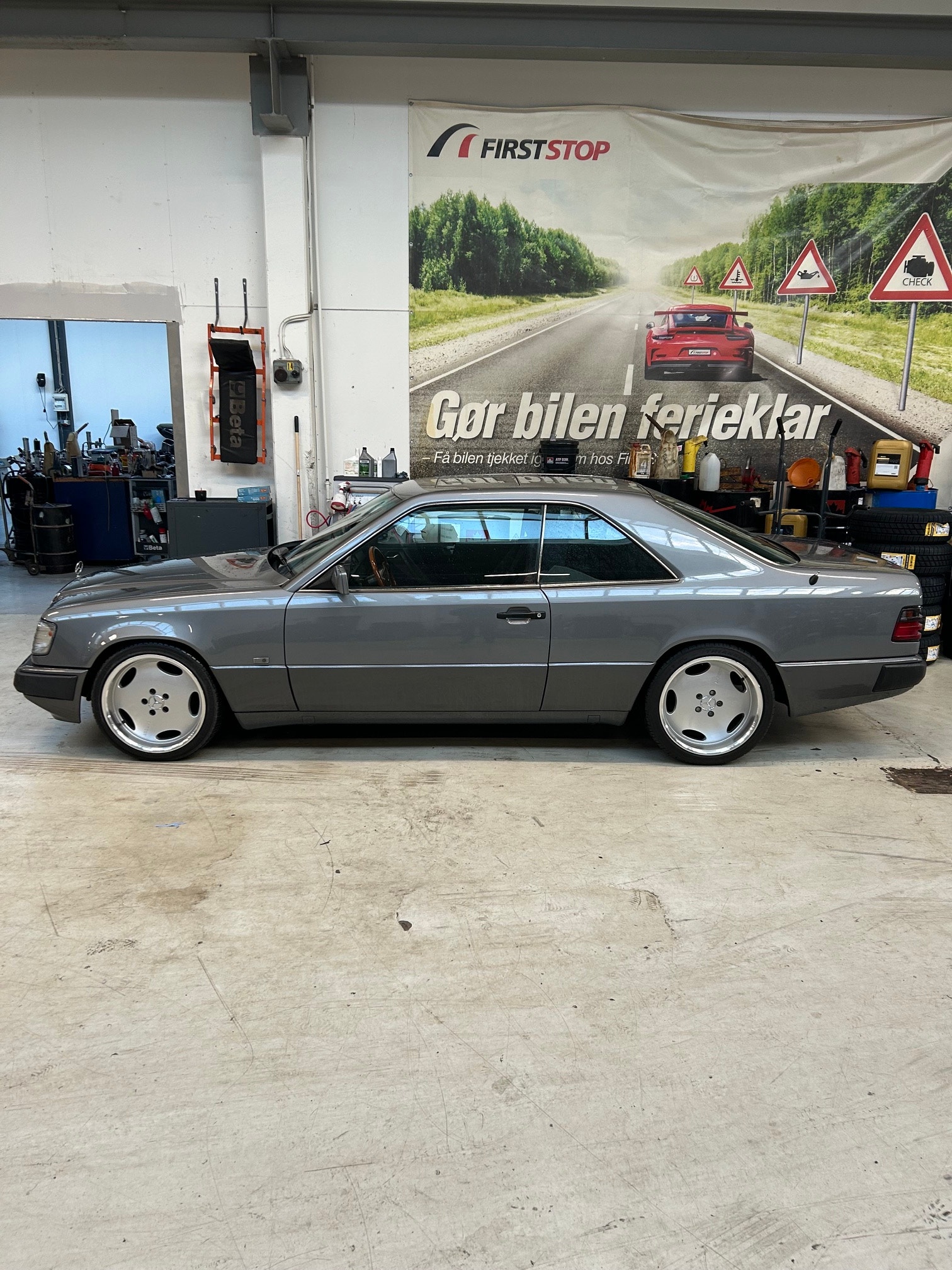 Mercedes 230 CE – billede 8