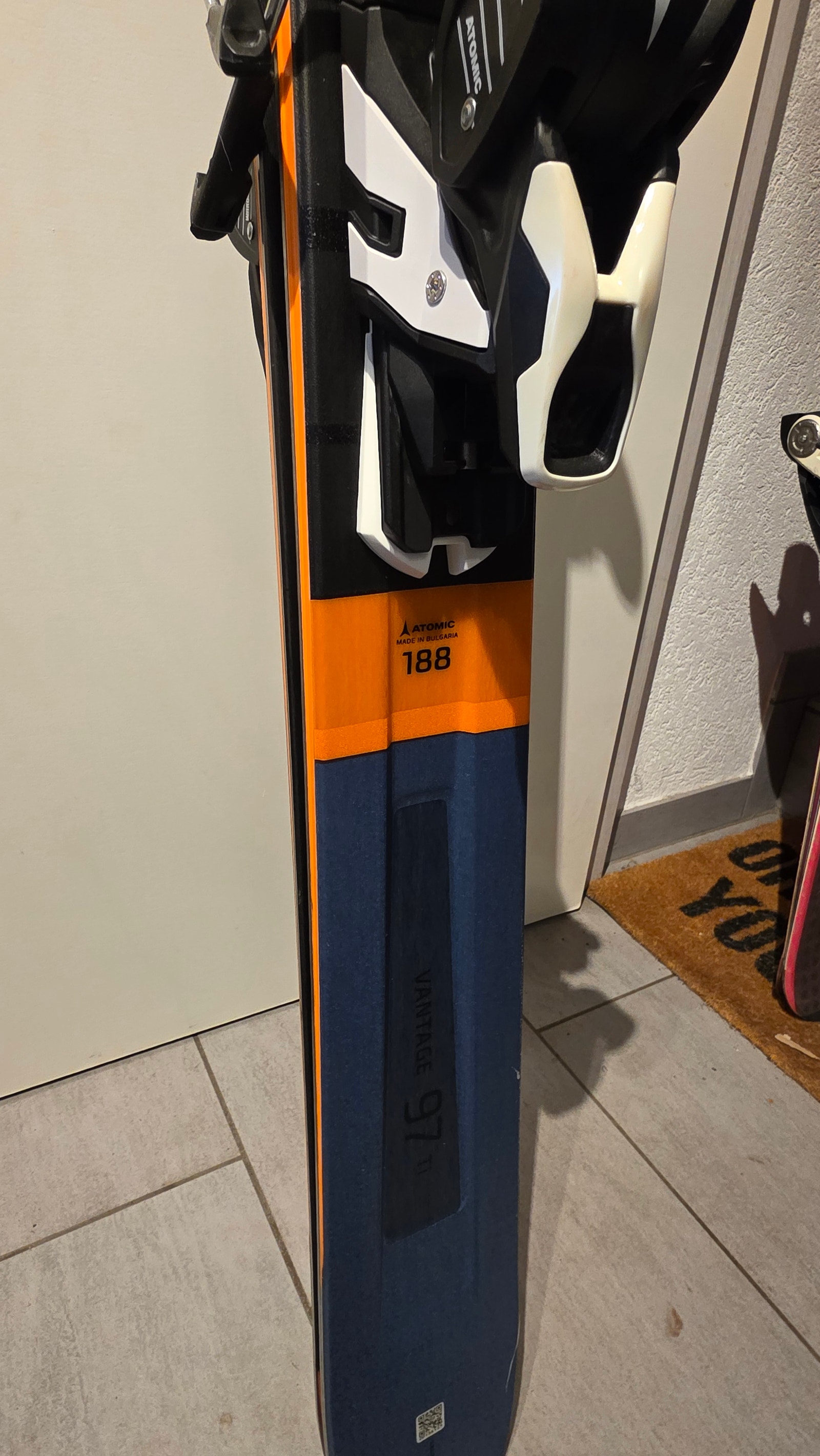 希少188 ATOMIC Vantage 97 Ti オールマウンテン Atomic Vantage 97 Ti all-mountain ski 188 cm sort/orange - som nye
